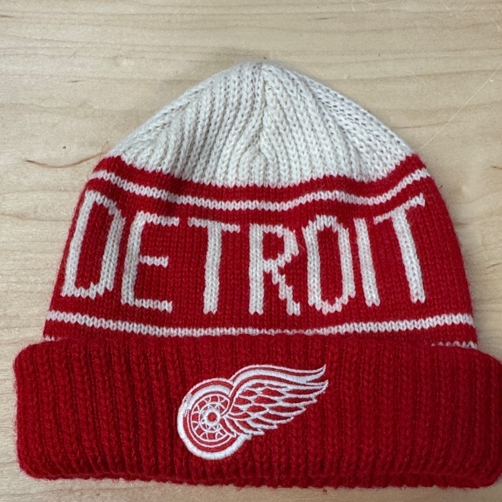 Detroit Red Wings Vintage Hockey NHL Fanatics Red and White Knit Beanie